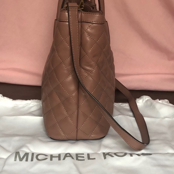 Michael Kors NWT Vintage Hannah Lg Quilted Lea… - Picture 5 of 10